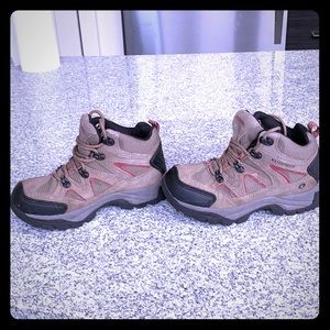 Kid sz 3 waterproof leather Northside hiking boots